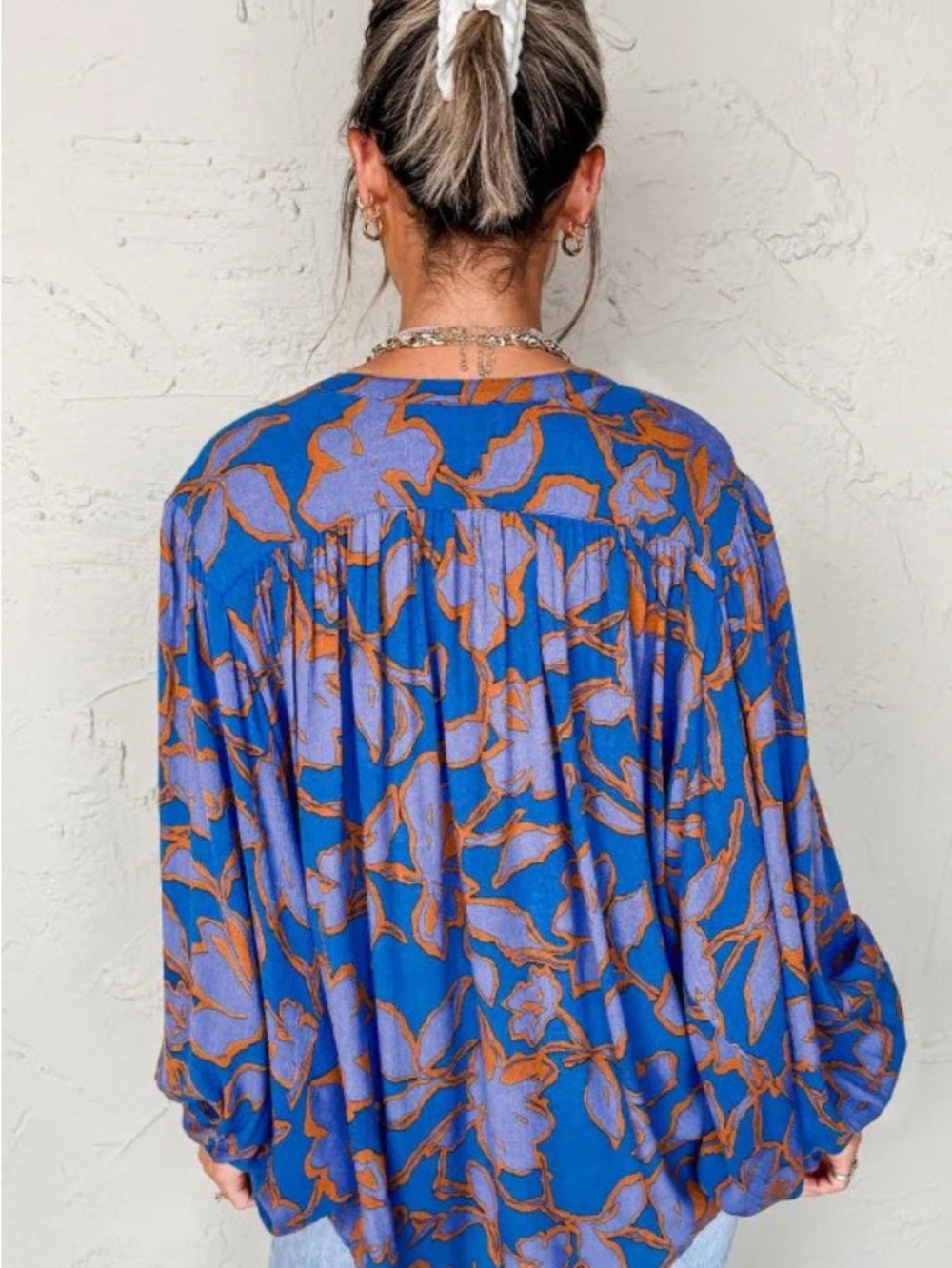 Boutique Women's Blue Floral Button-Up Blouse - Picture 3 of 12